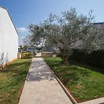 Hundefreundliches Nur 700 Meter Zum Mit Grill, Waschmaschine Holiday home Porec